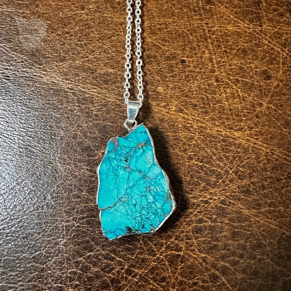 Turquoise and silver tone Pendant Necklace - Picture 3 of 12